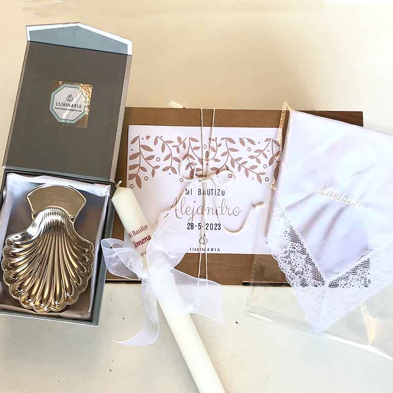 Pañuelo de bautizo con encaje Valencienne, nombre y fecha bordados